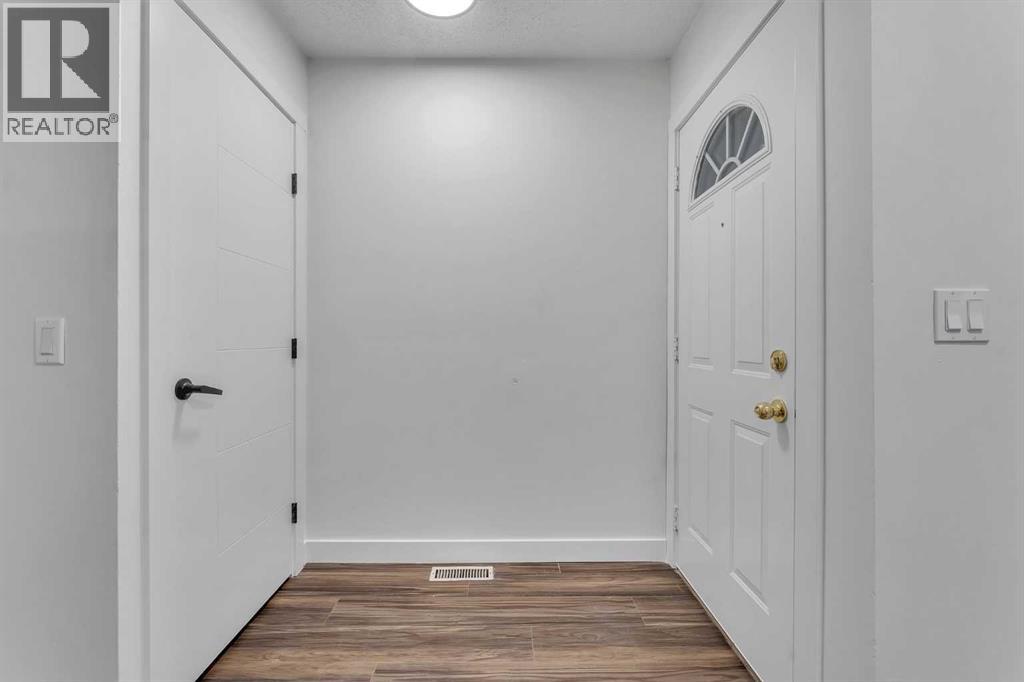 429 Georgian Villas NE, Calgary, Alberta  T2A 7E3 - Photo 2 - A2277748