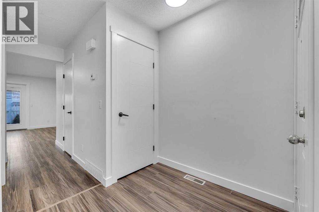 429 Georgian Villas NE, Calgary, Alberta  T2A 7E3 - Photo 6 - A2277748