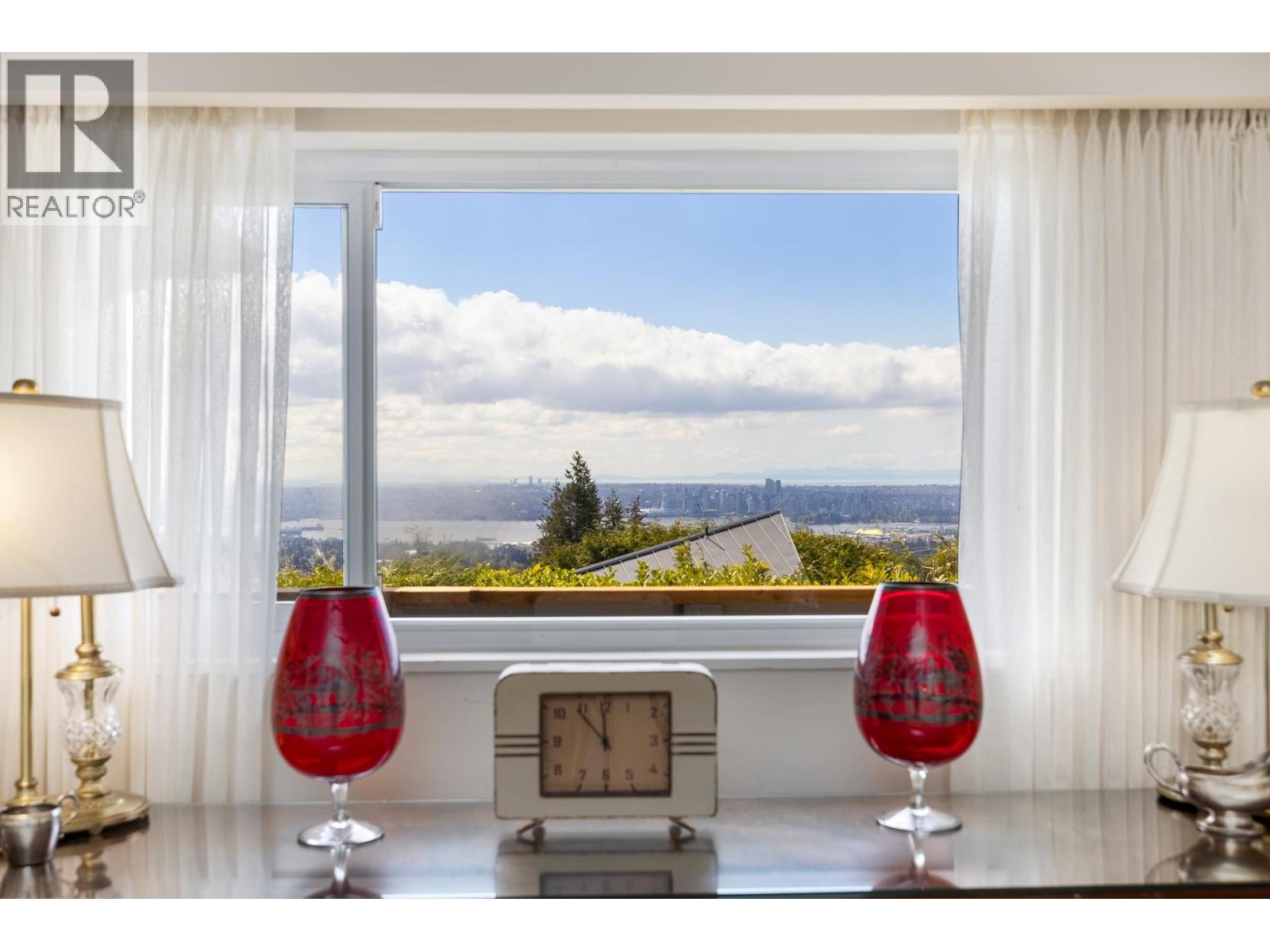 403 Newdale Court, North Vancouver, British Columbia  V7N 3H3 - Photo 14 - R3114652