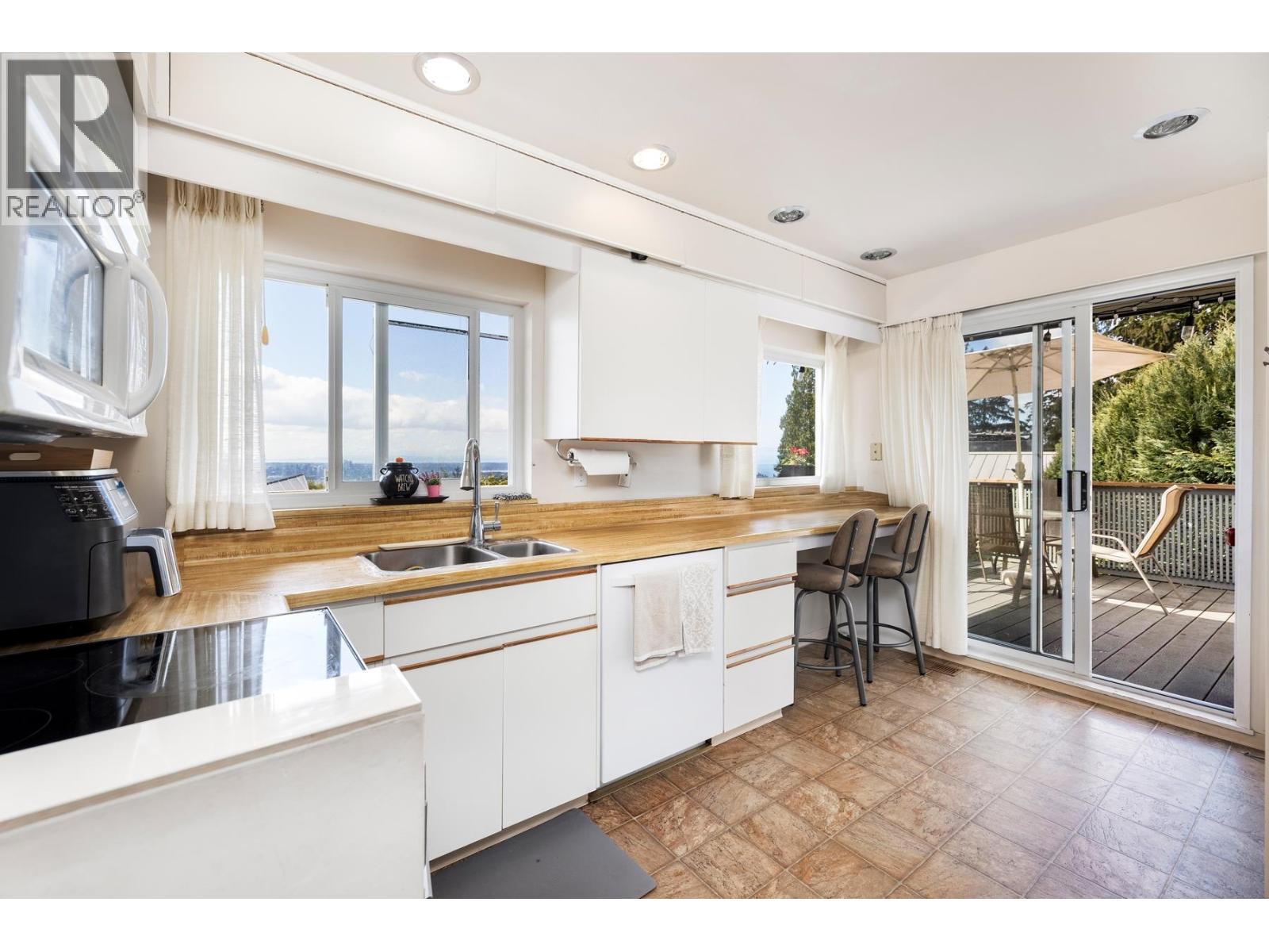 403 Newdale Court, North Vancouver, British Columbia  V7N 3H3 - Photo 12 - R3114652