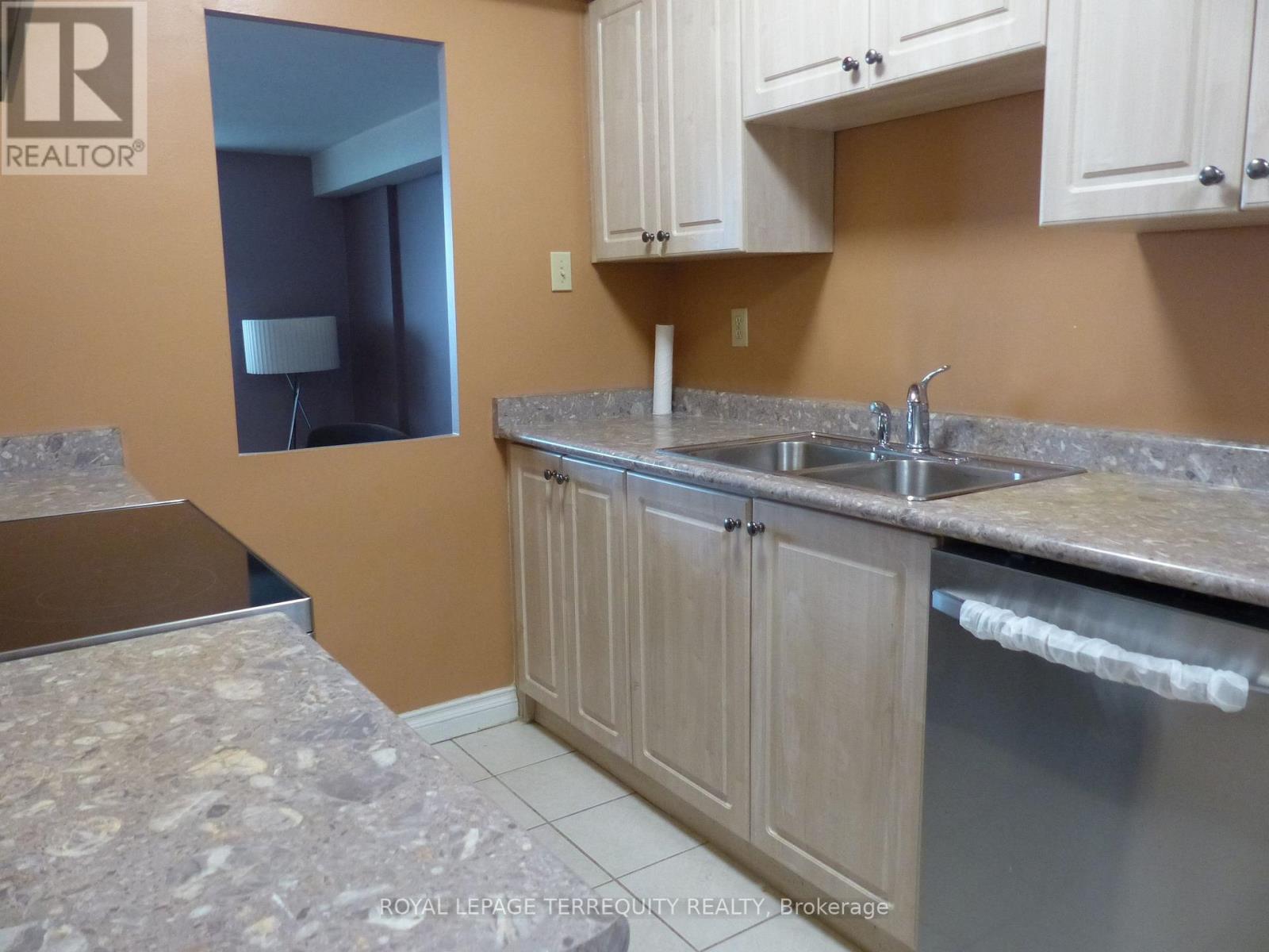 906 - 177 Linus Road, Toronto, Ontario  M2J 4S5 - Photo 7 - C13032184