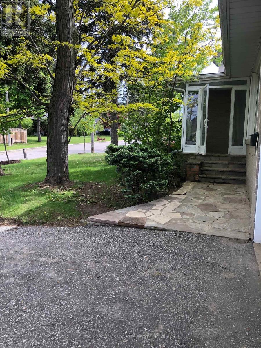 40 Caswell Drive, Toronto, Ontario  M2M 3M3 - Photo 2 - C13032332