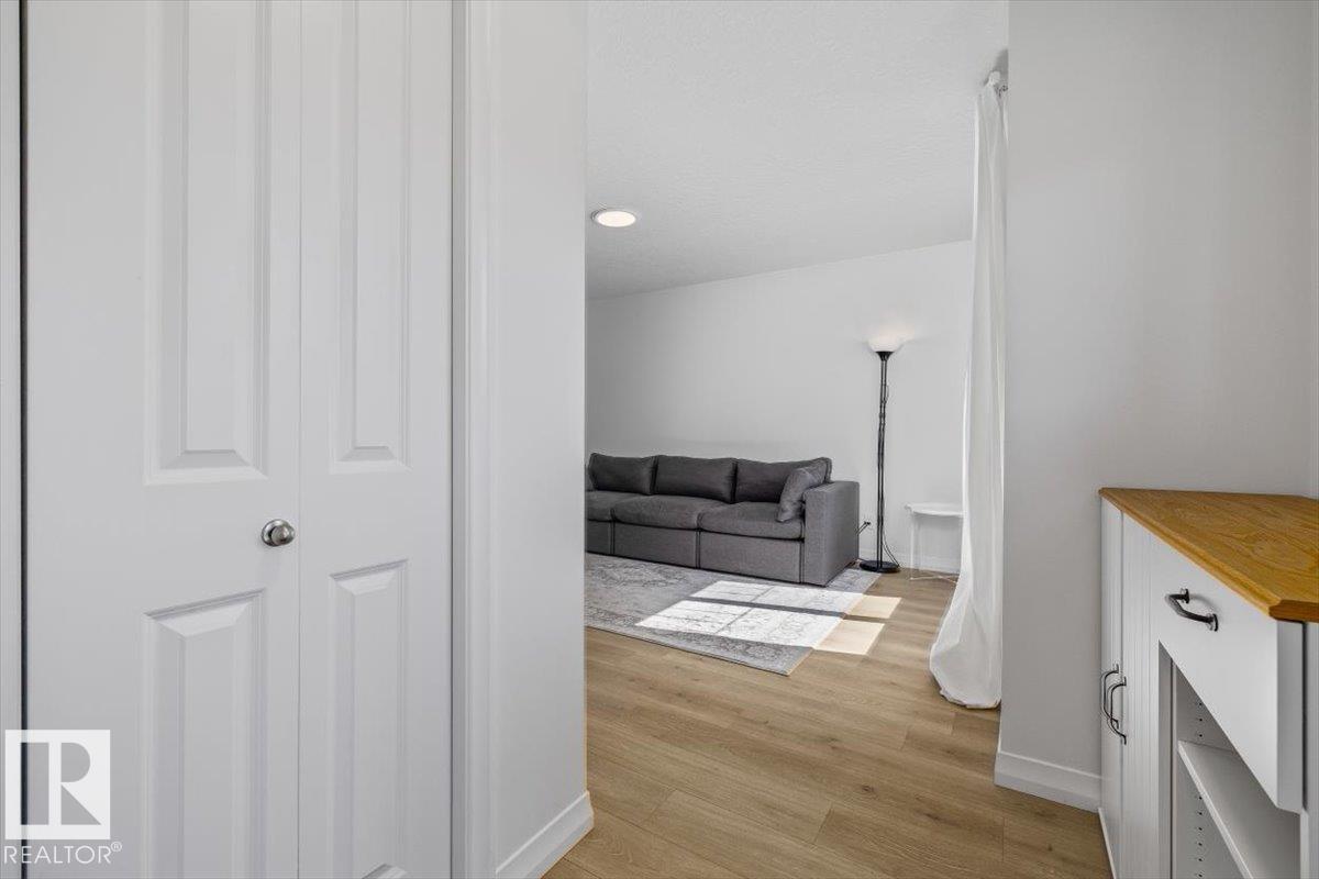 2418 Trumpeter Wy Nw, Edmonton, Alberta  T5S 0R9 - Photo 3 - E4483574