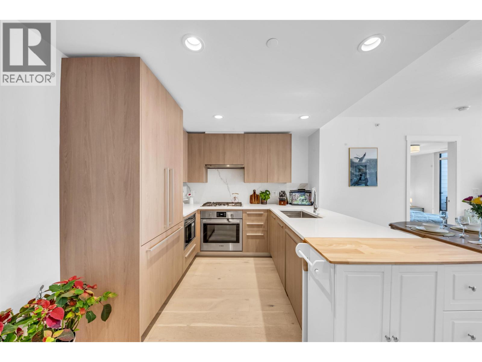 305 2707 Library Lane, North Vancouver, British Columbia  V7J 0C6 - Photo 8 - R3114615