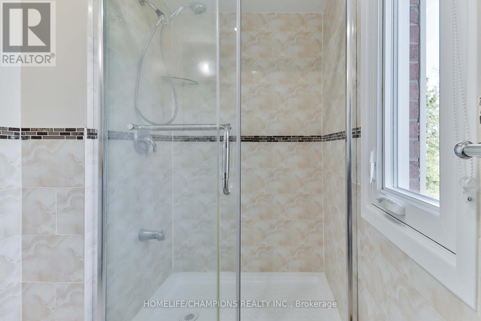 188 Large Crescent, Ajax, Ontario  L1T 2R2 - Photo 24 - E13032204