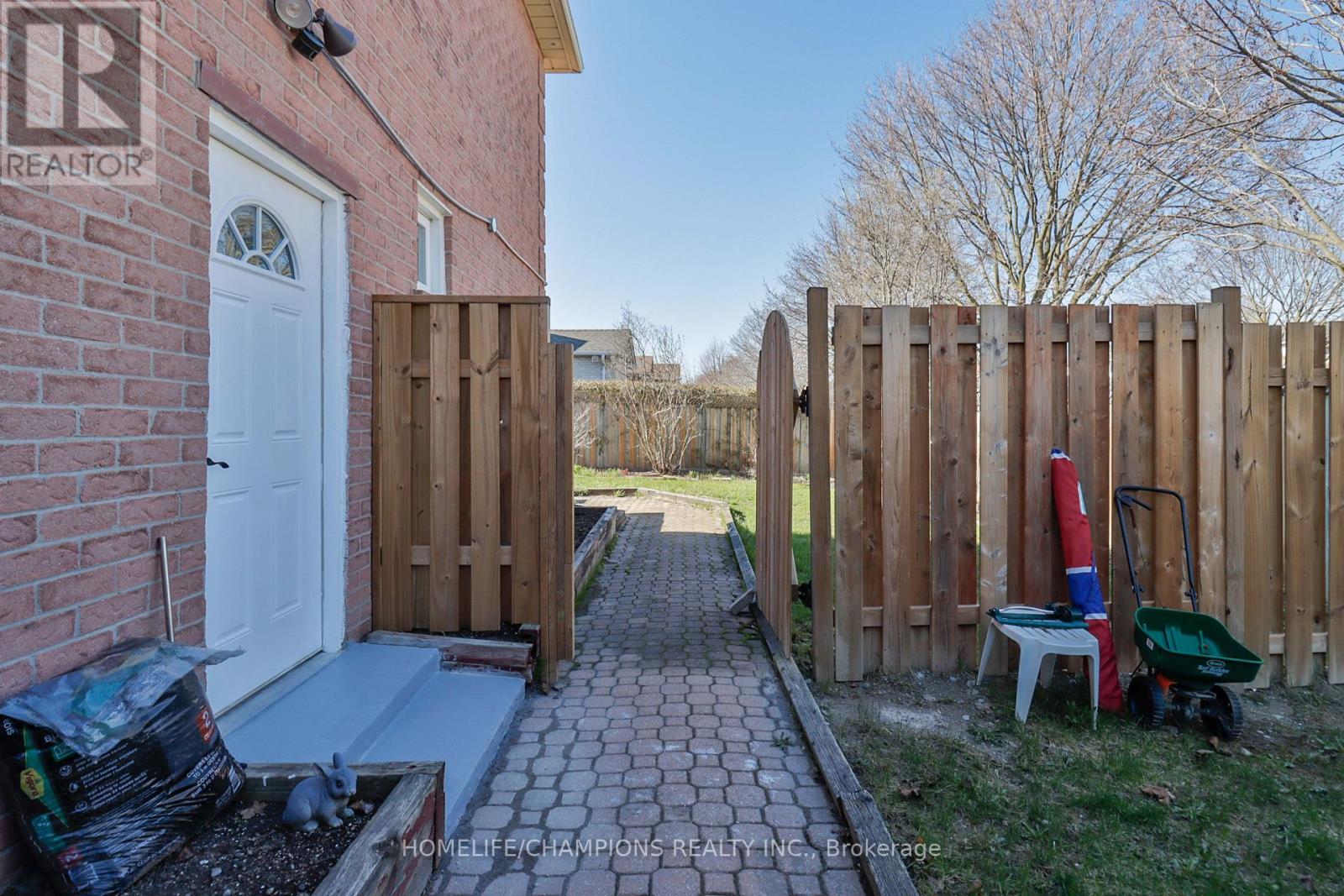 188 Large Crescent, Ajax, Ontario  L1T 2R2 - Photo 33 - E13032204