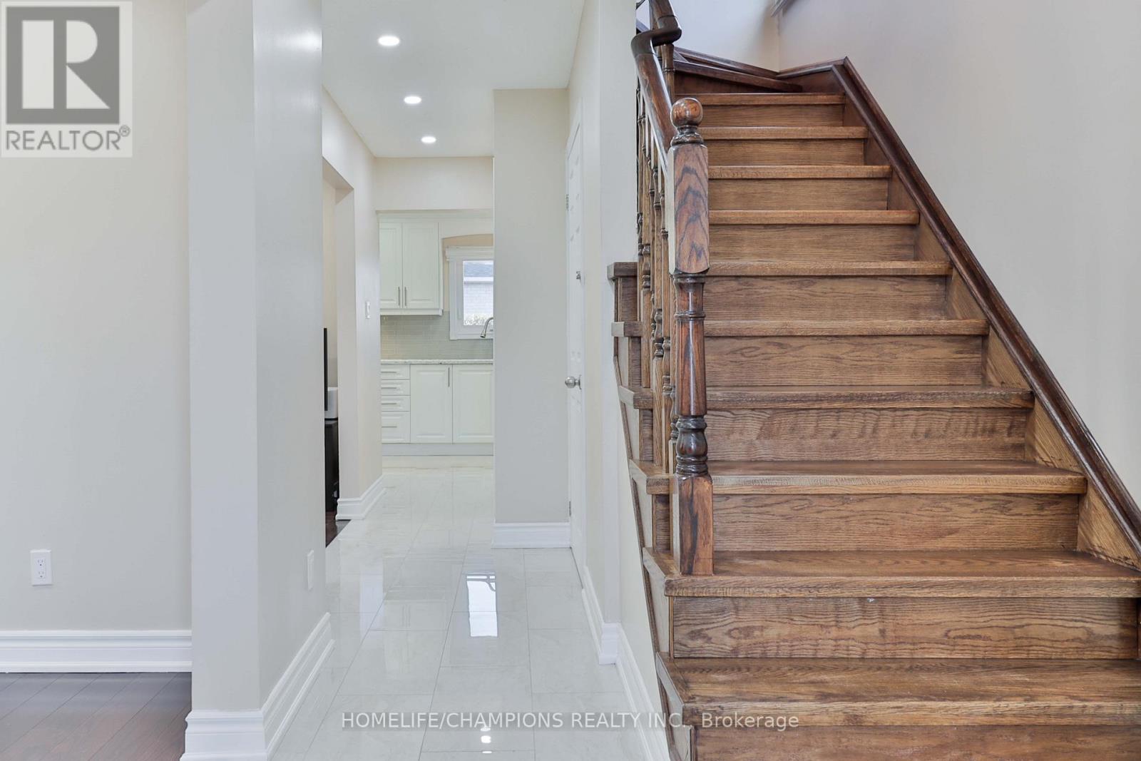 188 Large Crescent, Ajax, Ontario  L1T 2R2 - Photo 5 - E13032204