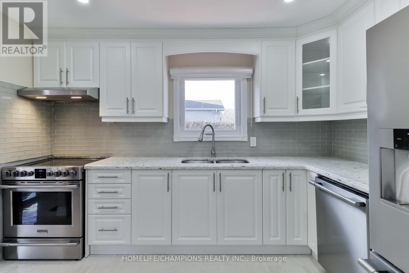 188 Large Crescent, Ajax, Ontario  L1T 2R2 - Photo 8 - E13032204