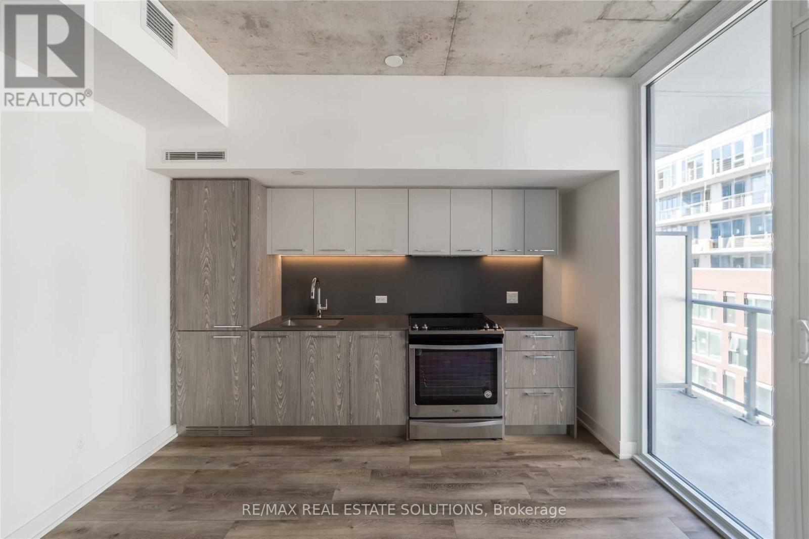 722 - 15 Baseball Place, Toronto, Ontario  M4M 0E6 - Photo 2 - E13032318