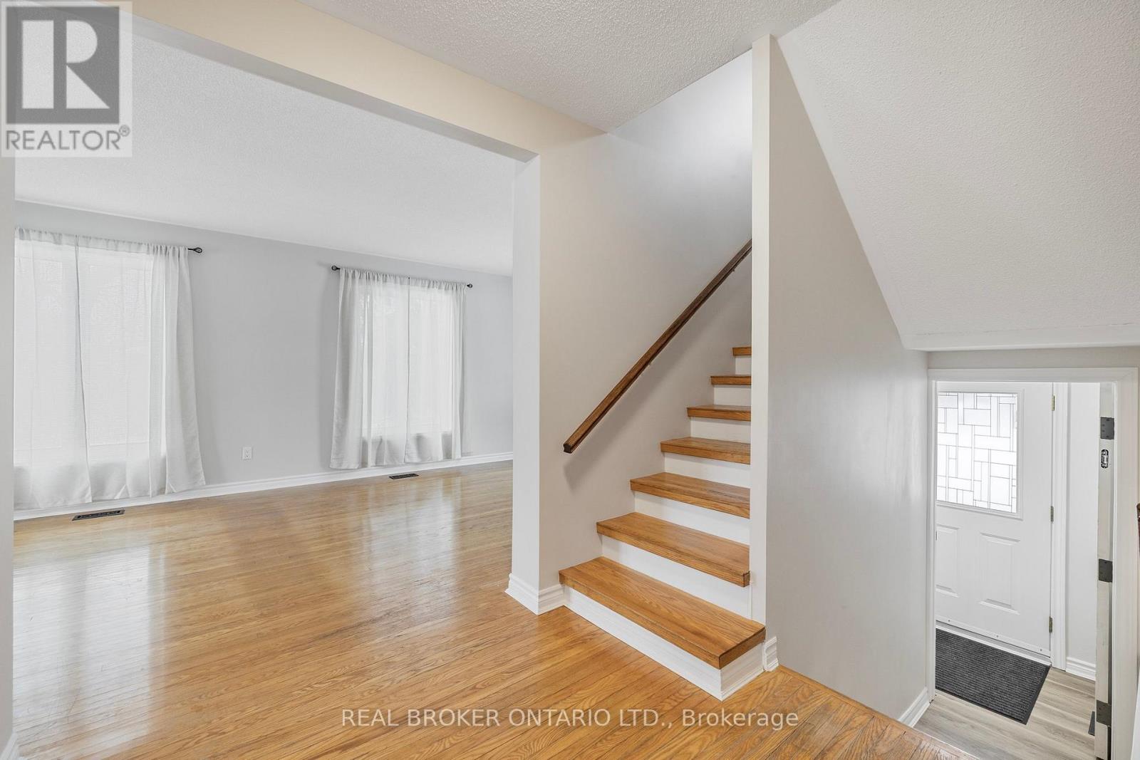 246 East Street, East Gwillimbury, Ontario  L9N 1K8 - Photo 2 - N13032176