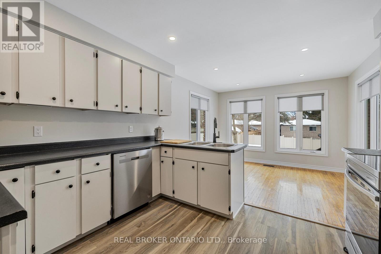 246 East Street, East Gwillimbury, Ontario  L9N 1K8 - Photo 9 - N13032176