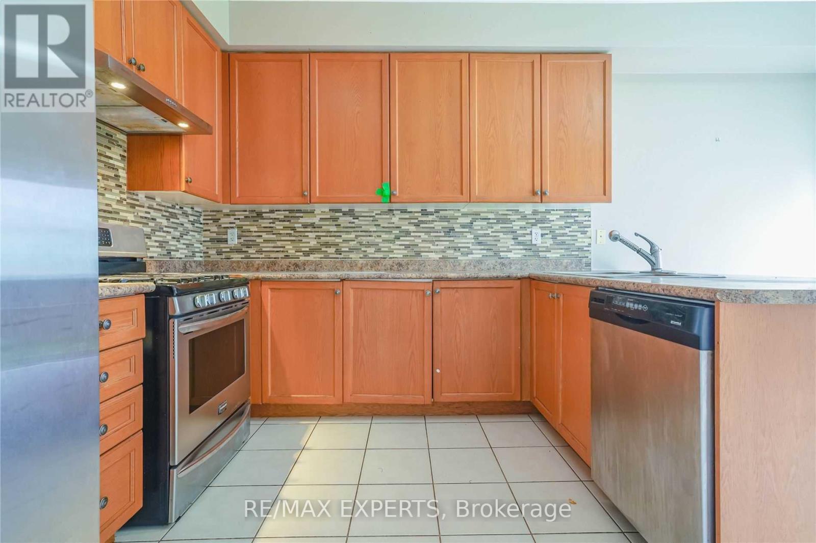 33 Saltspring Drive, Markham (Greensborough), Ontario  L6E 2H1 - Photo 10 - N13032358