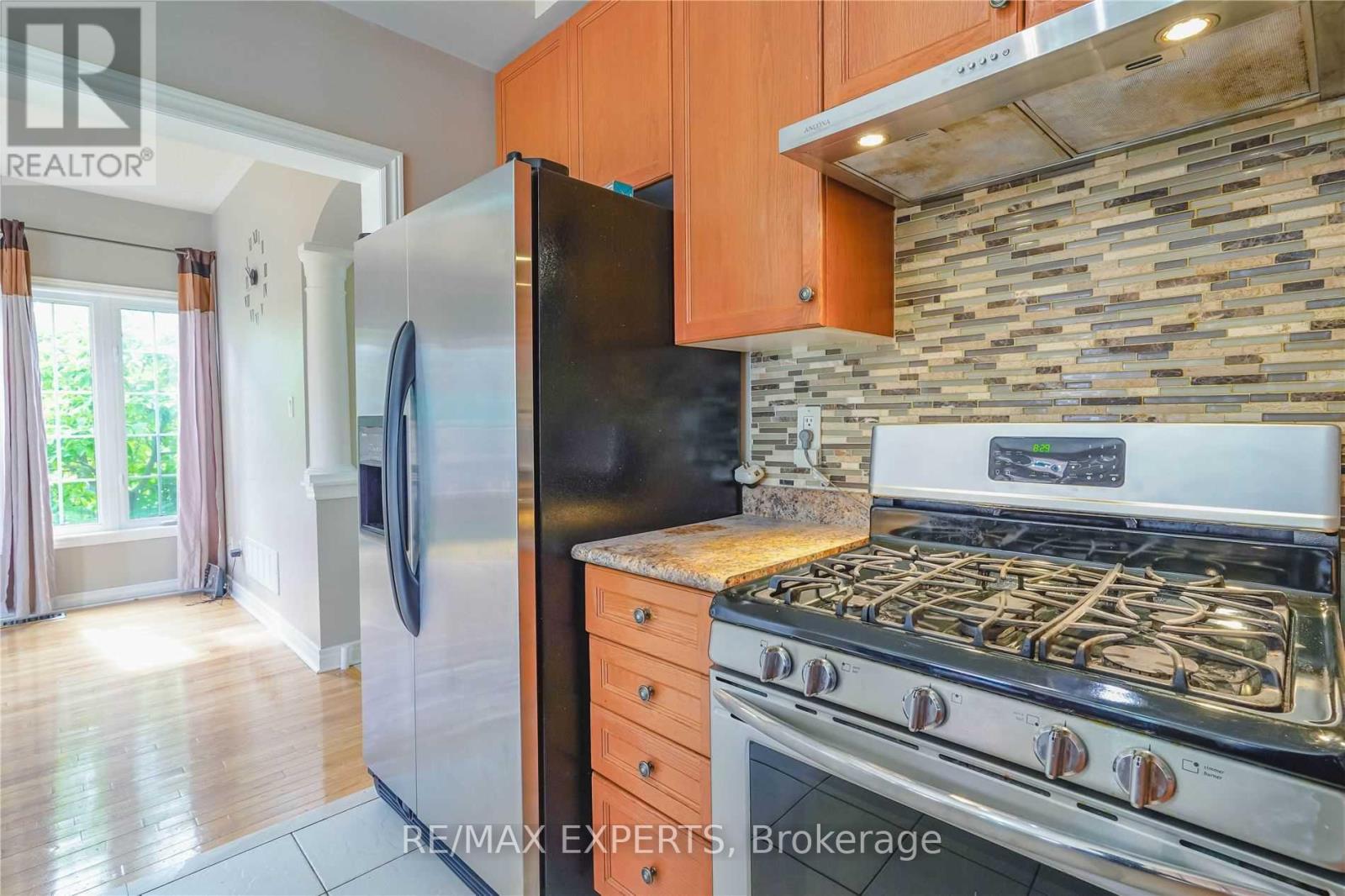 33 Saltspring Drive, Markham (Greensborough), Ontario  L6E 2H1 - Photo 12 - N13032358