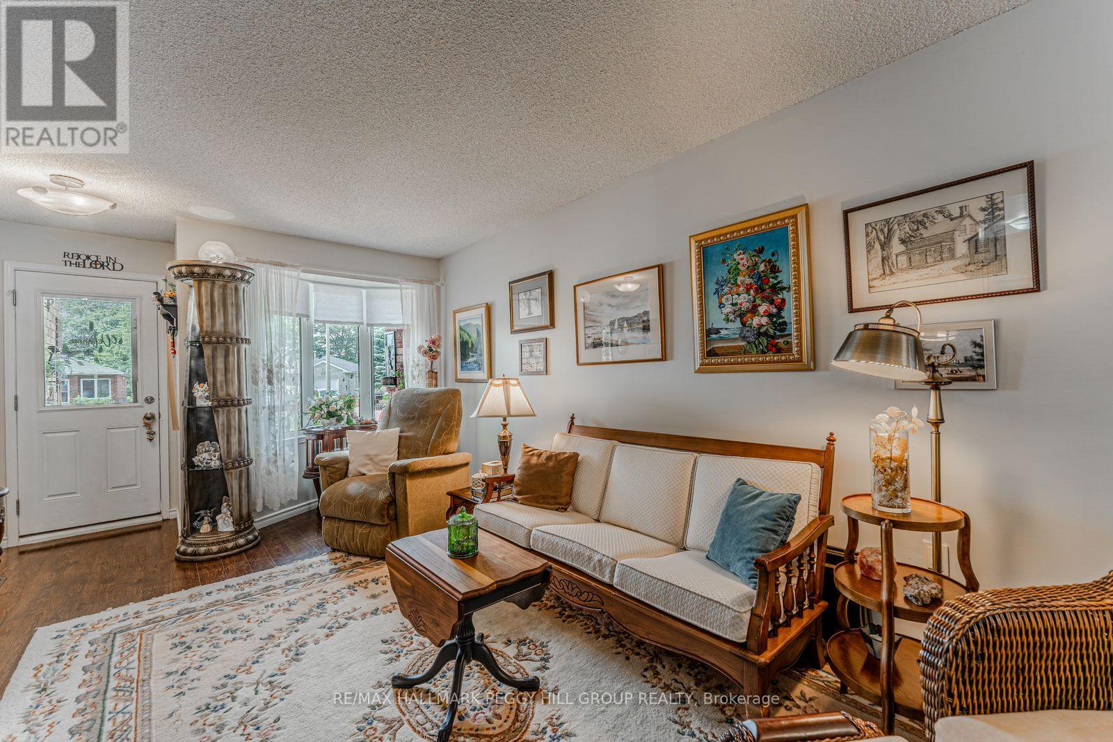 132 Benson Drive, Barrie (Northwest), Ontario  L4N 7Y3 - Photo 2 - S13032282