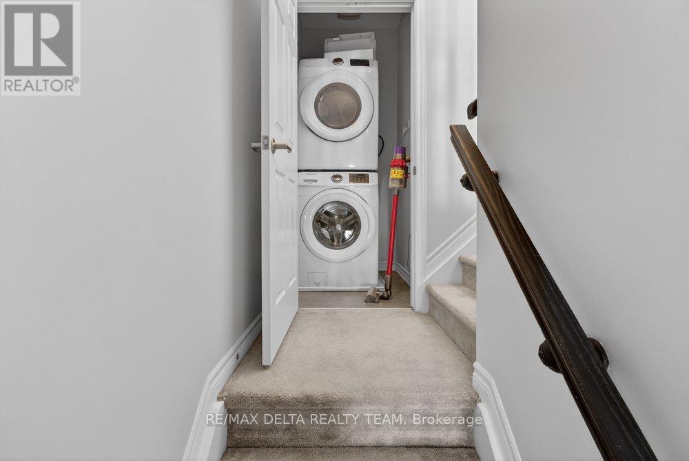 94 Feathertop Lane, Ottawa, Ontario  K2S 1E7 - Photo 10 - X12911170