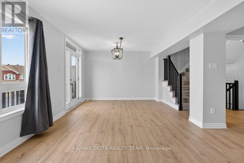 94 Feathertop Lane, Ottawa, Ontario  K2S 1E7 - Photo 12 - X12911170