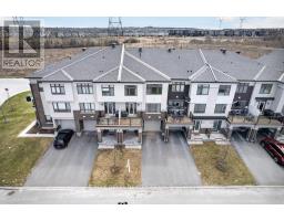 94 FEATHERTOP LANE, Ottawa, Ontario