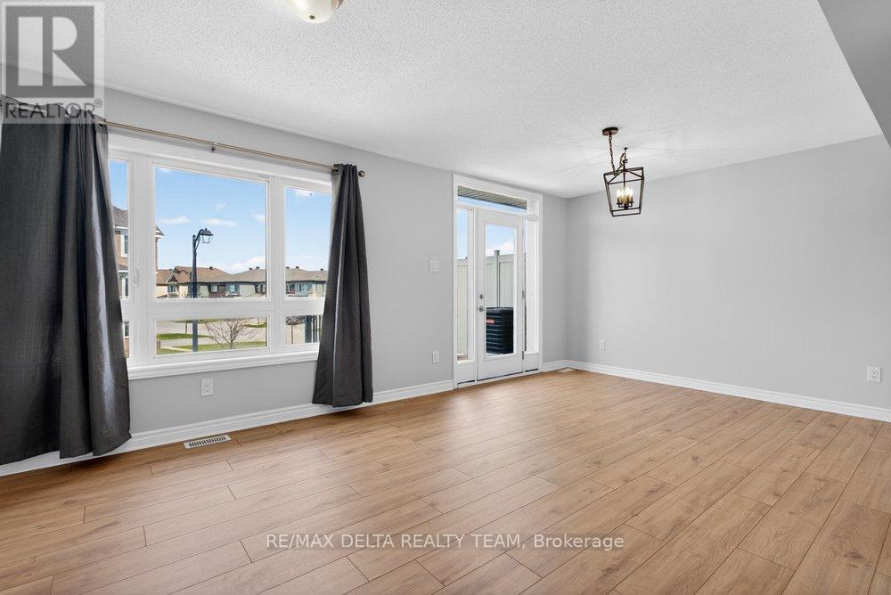94 Feathertop Lane, Ottawa, Ontario  K2S 1E7 - Photo 6 - X12911170