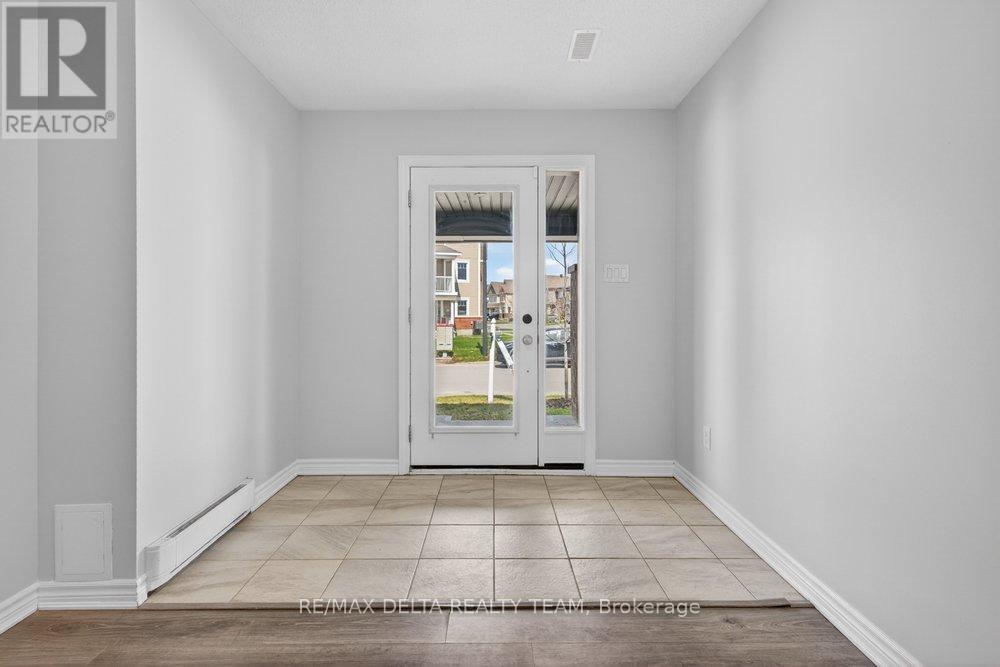 94 Feathertop Lane, Ottawa, Ontario  K2S 1E7 - Photo 3 - X12911170