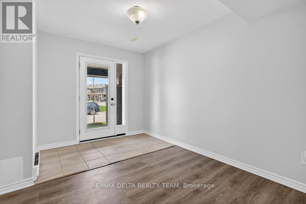 94 Feathertop Lane, Ottawa, Ontario  K2S 1E7 - Photo 7 - X12911170