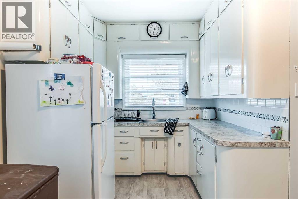 1061 Queen Street Se, Medicine Hat, Alberta  T1A 1B1 - Photo 10 - A2300816