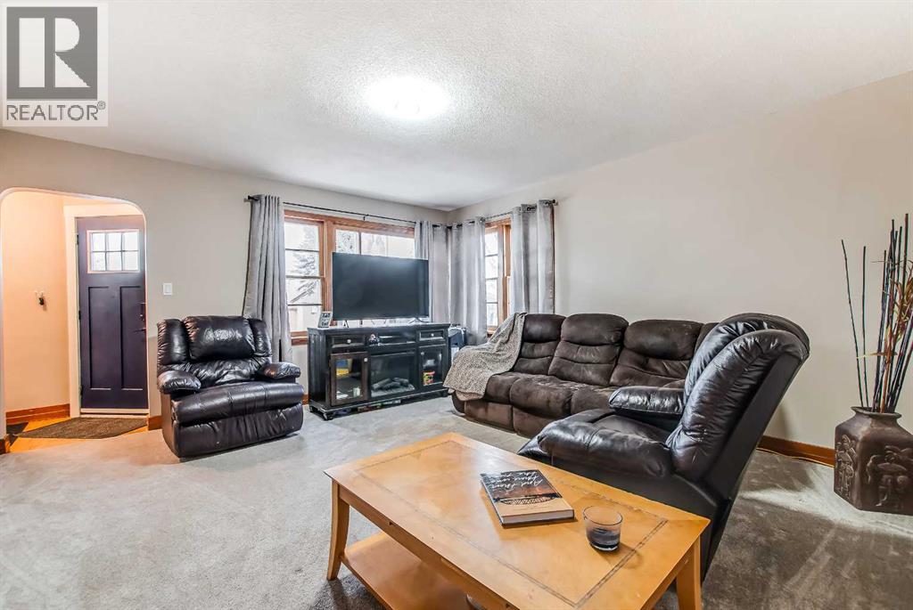 1061 Queen Street Se, Medicine Hat, Alberta  T1A 1B1 - Photo 5 - A2300816