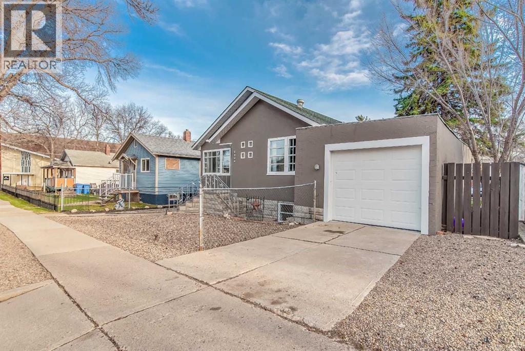 1061 Queen Street Se, Medicine Hat, Alberta  T1A 1B1 - Photo 2 - A2300816