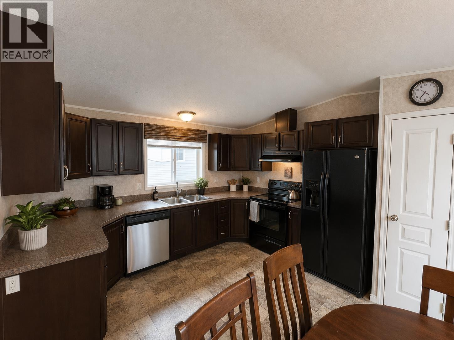 5514 Pine Crescent, Fort Nelson, British Columbia  V0C 1R0 - Photo 6 - R3114383