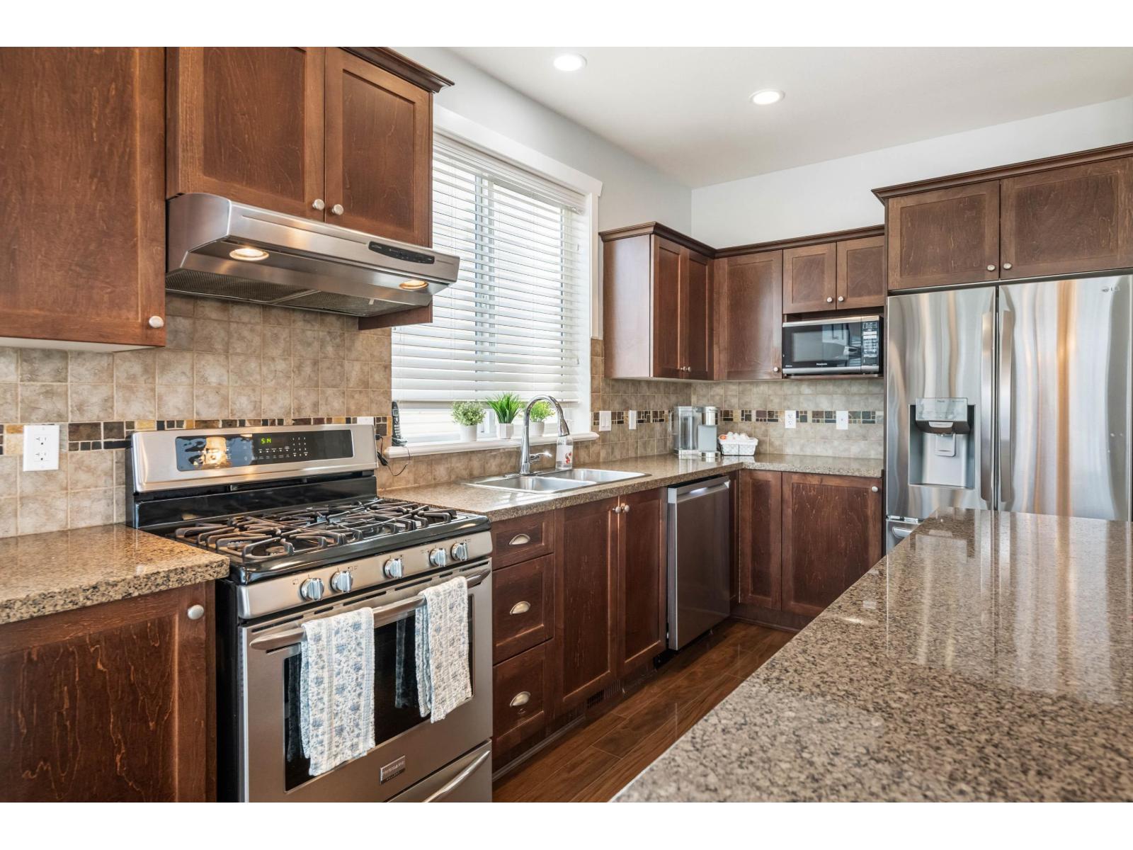 2108 Zinfandel Drive, Abbotsford, British Columbia  V4X 0A6 - Photo 10 - R3102011