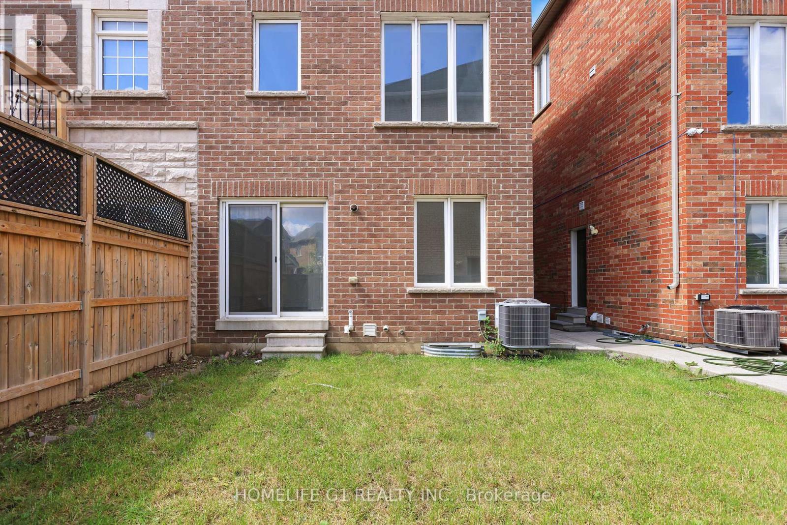 35 Harpreet Circle, Toronto (West Humber-Clairville), Ontario  M9W 0E1 - Photo 34 - W13032224
