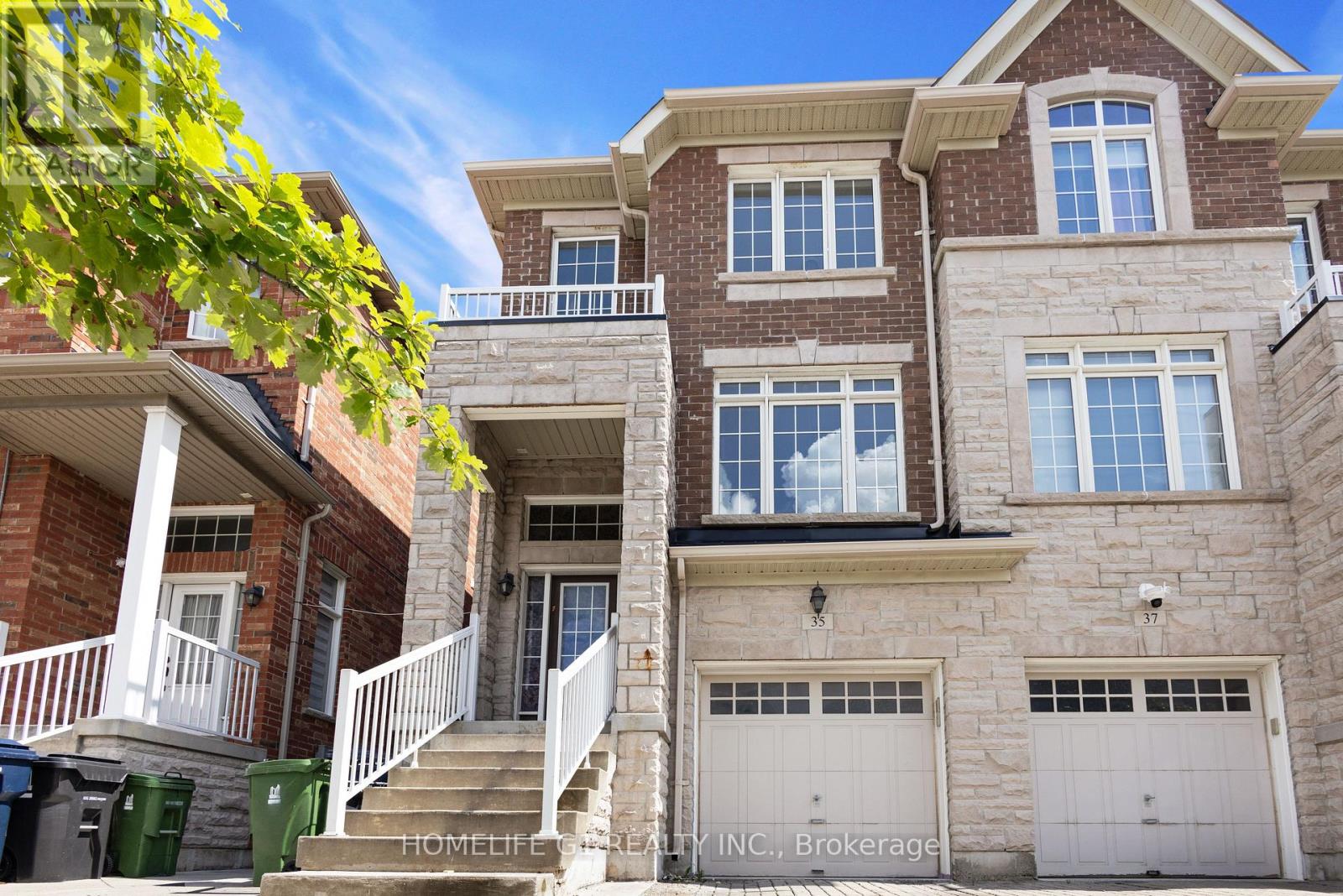 35 Harpreet Circle, Toronto (West Humber-Clairville), Ontario  M9W 0E1 - Photo 4 - W13032224
