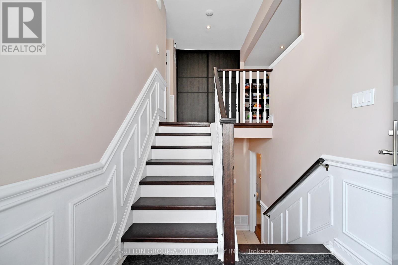 21 Bigham Crescent, Toronto, Ontario  M9C 5C5 - Photo 2 - W13032292