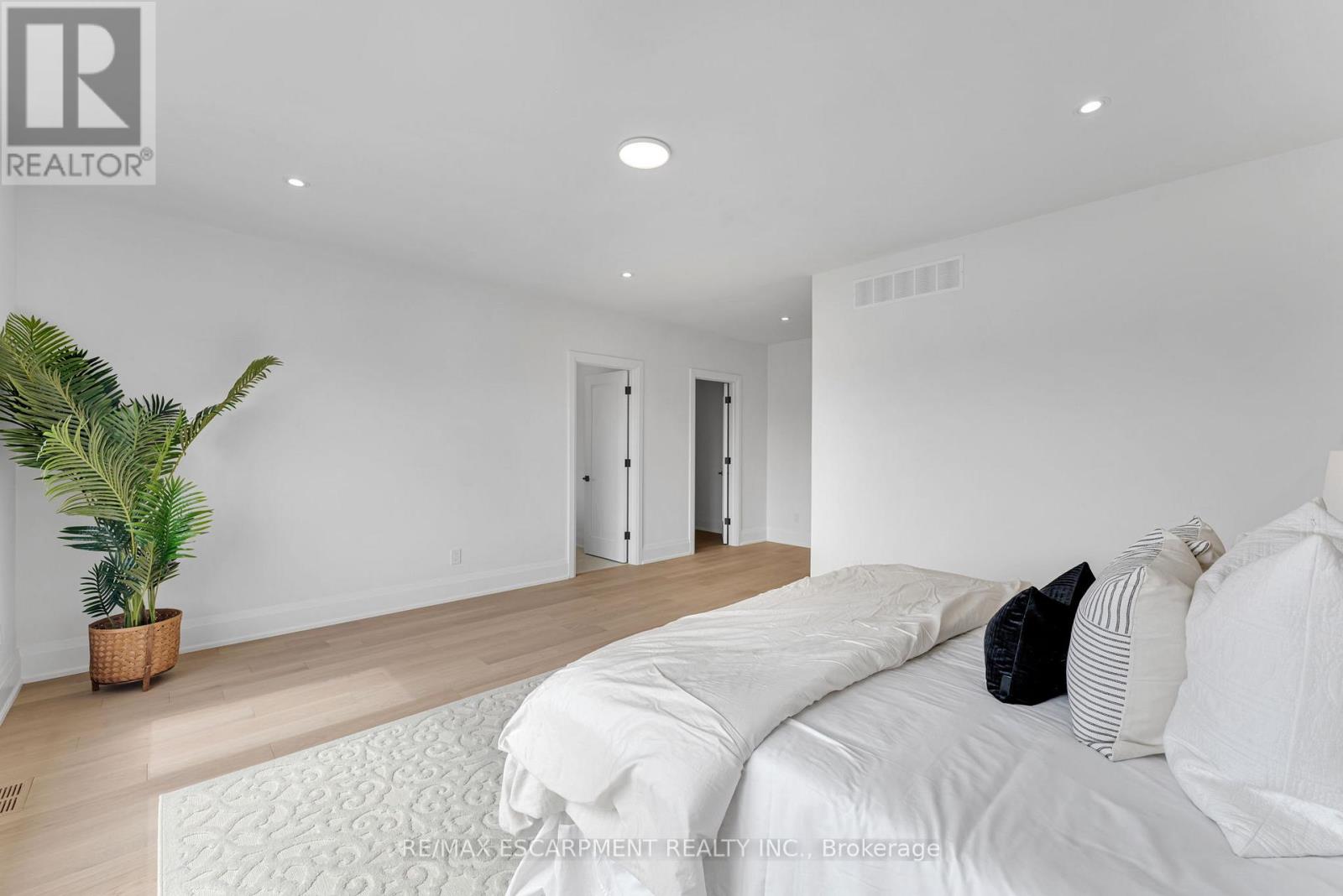 2350 Eighth Line, Oakville, Ontario  L6H 7E6 - Photo 31 - W13032326