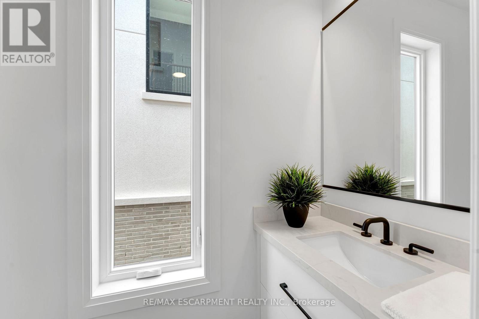 2350 Eighth Line, Oakville, Ontario  L6H 7E6 - Photo 4 - W13032326