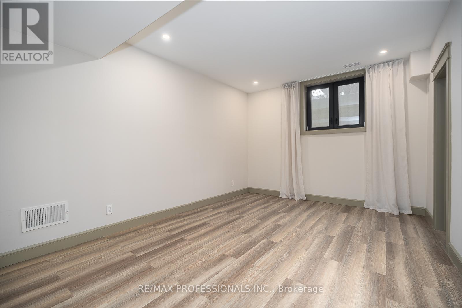 1039 Lorne Park Road, Mississauga, Ontario  L5H 2Z9 - Photo 42 - W13032352