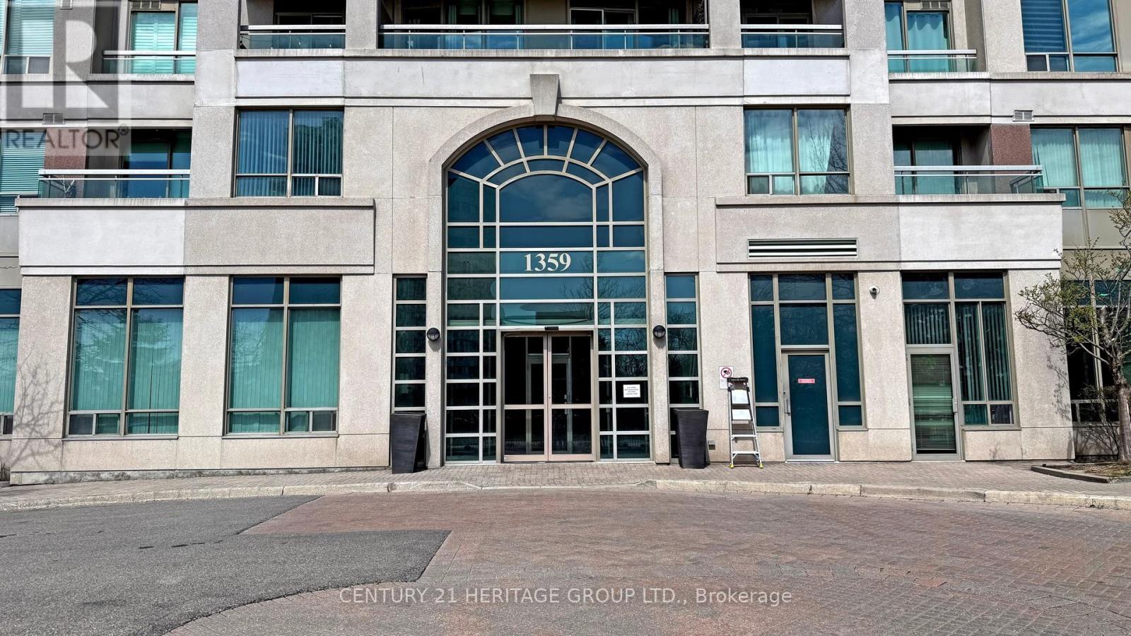 405 - 1359 Rathburn Road E, Mississauga, Ontario  L4W 5P7 - Photo 3 - W13032398