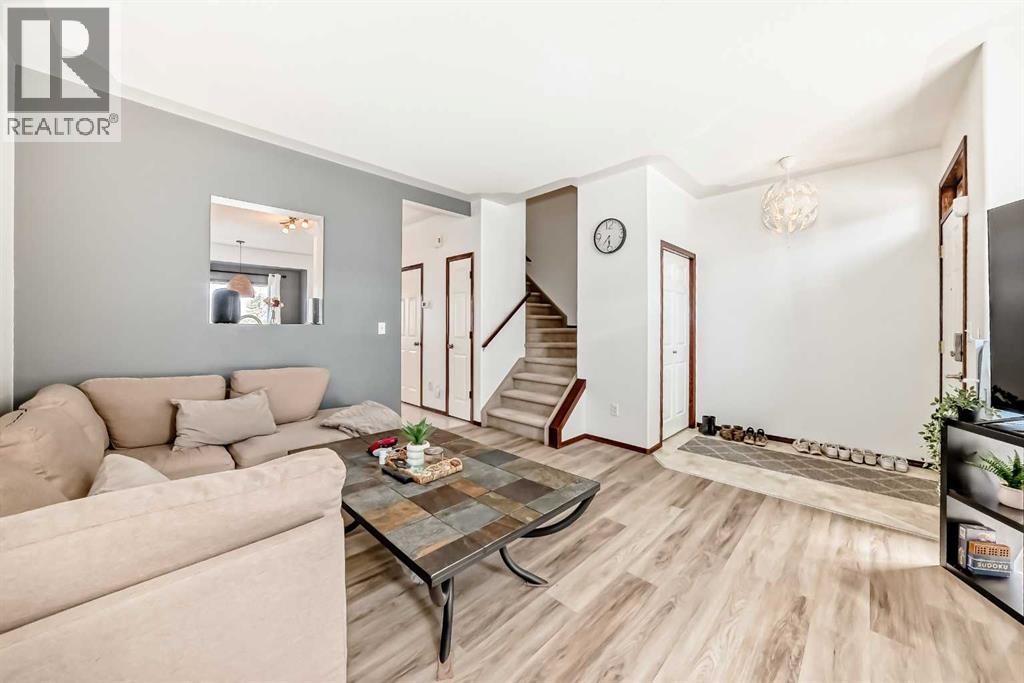 69 Abel Close, Red Deer, Alberta  T4R 2Y2 - Photo 3 - A2300797