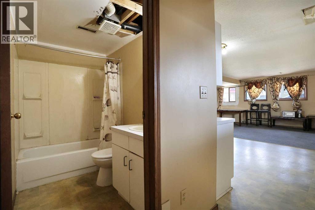 184 Upland Boulevard W, Brooks, Alberta  T1R 0R1 - Photo 35 - A2302379