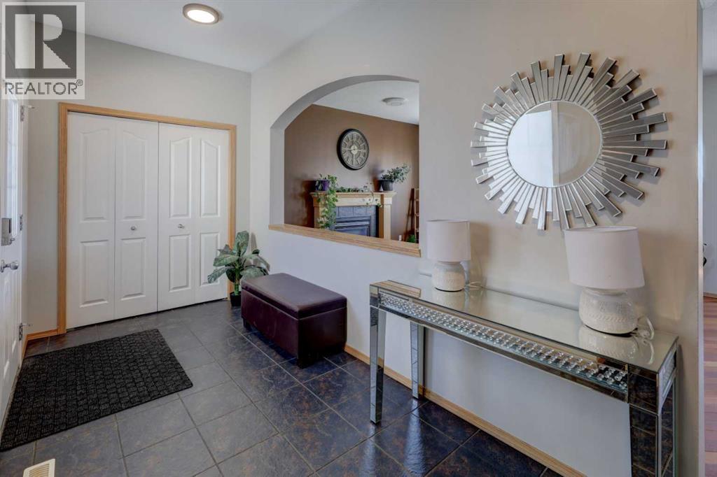 17 Royal Birch Way NW, Calgary, Alberta  T3G 5X8 - Photo 3 - A2304084