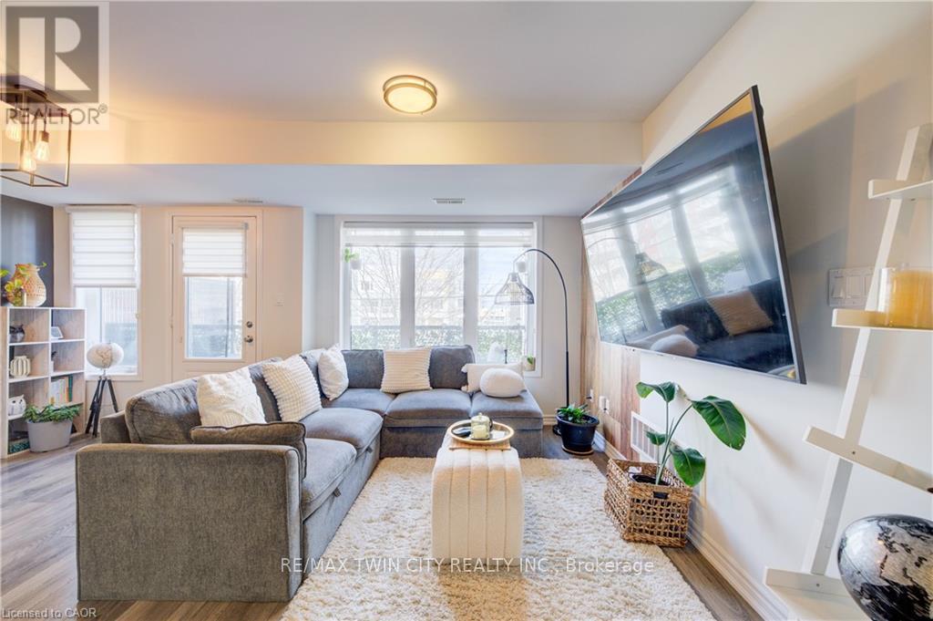 142 Daylily Lane, Kitchener, Ontario  N2R 0L7 - Photo 6 - X13032350