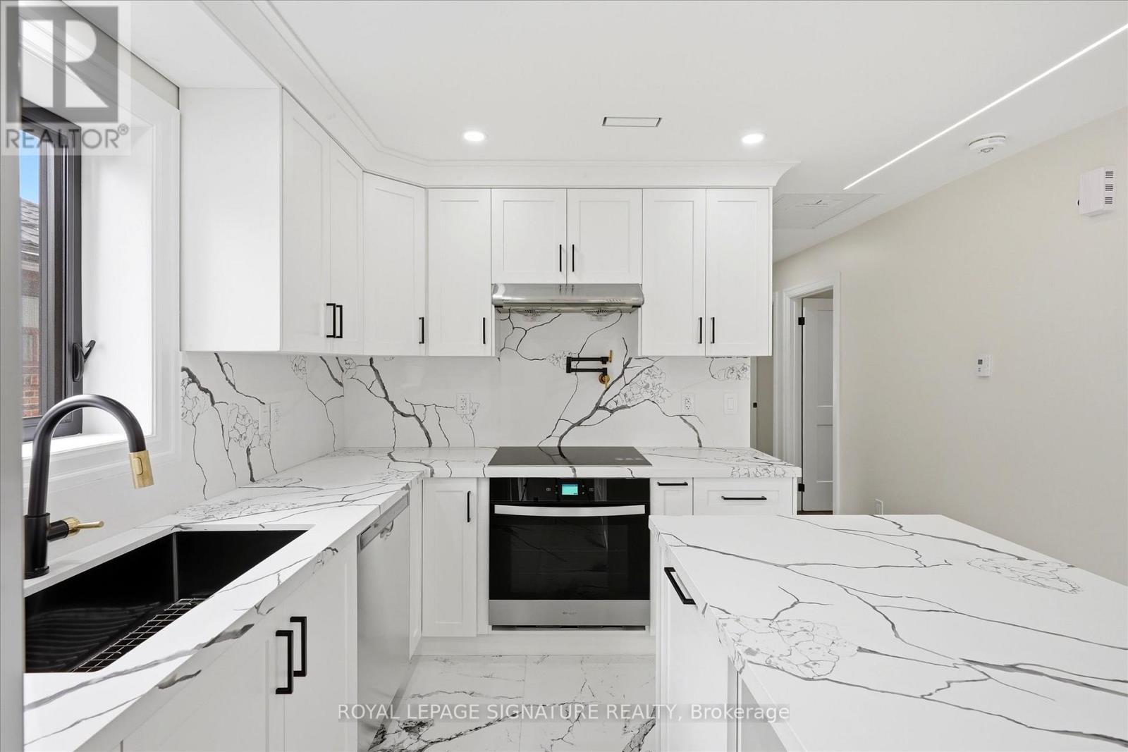 24 Treeview Drive, Toronto, Ontario  M8W 4B9 - Photo 6 - W13029572