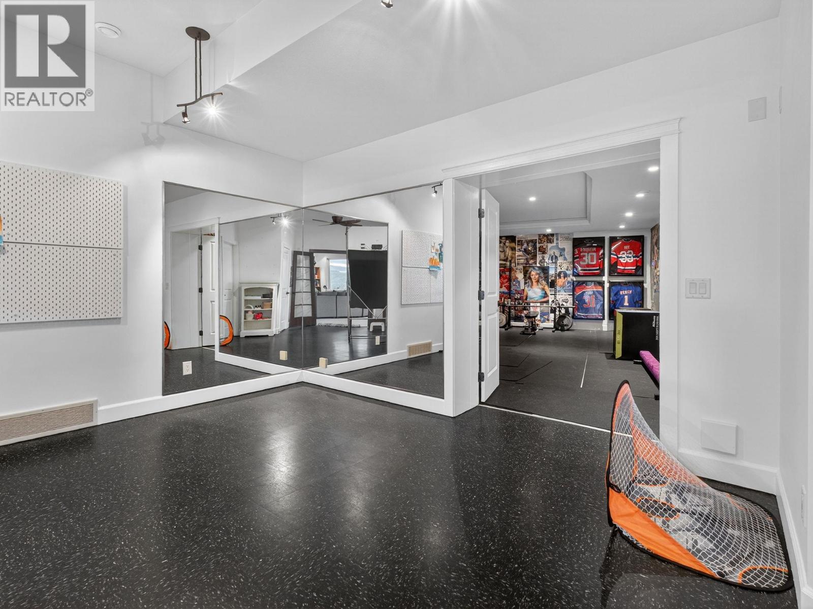 390 Okaview Road, Kelowna, British Columbia  V1W 4K3 - Photo 54 - 10378222