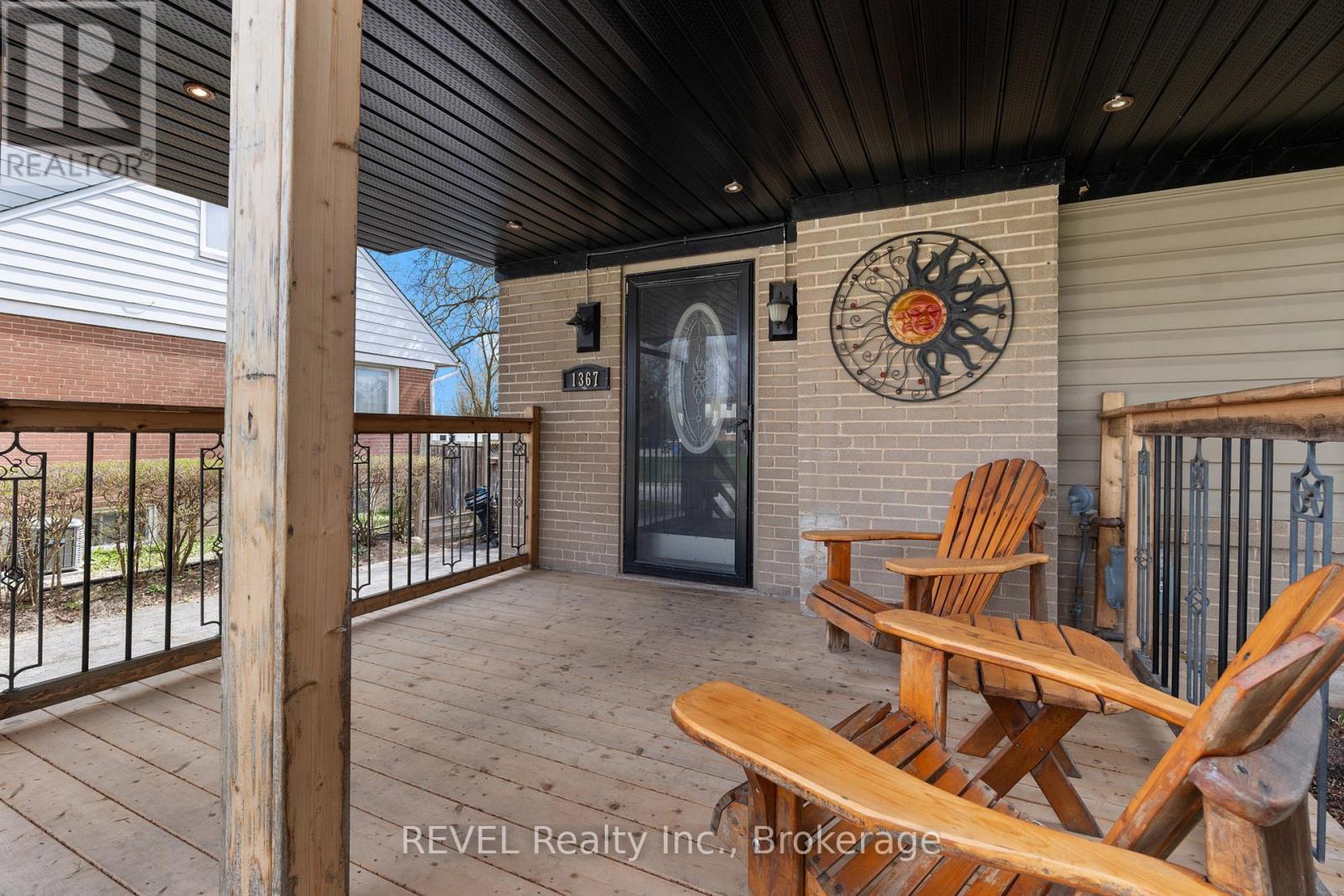 1367 St Marys Crescent, Burlington, Ontario  L7P 1S1 - Photo 2 - W13032520