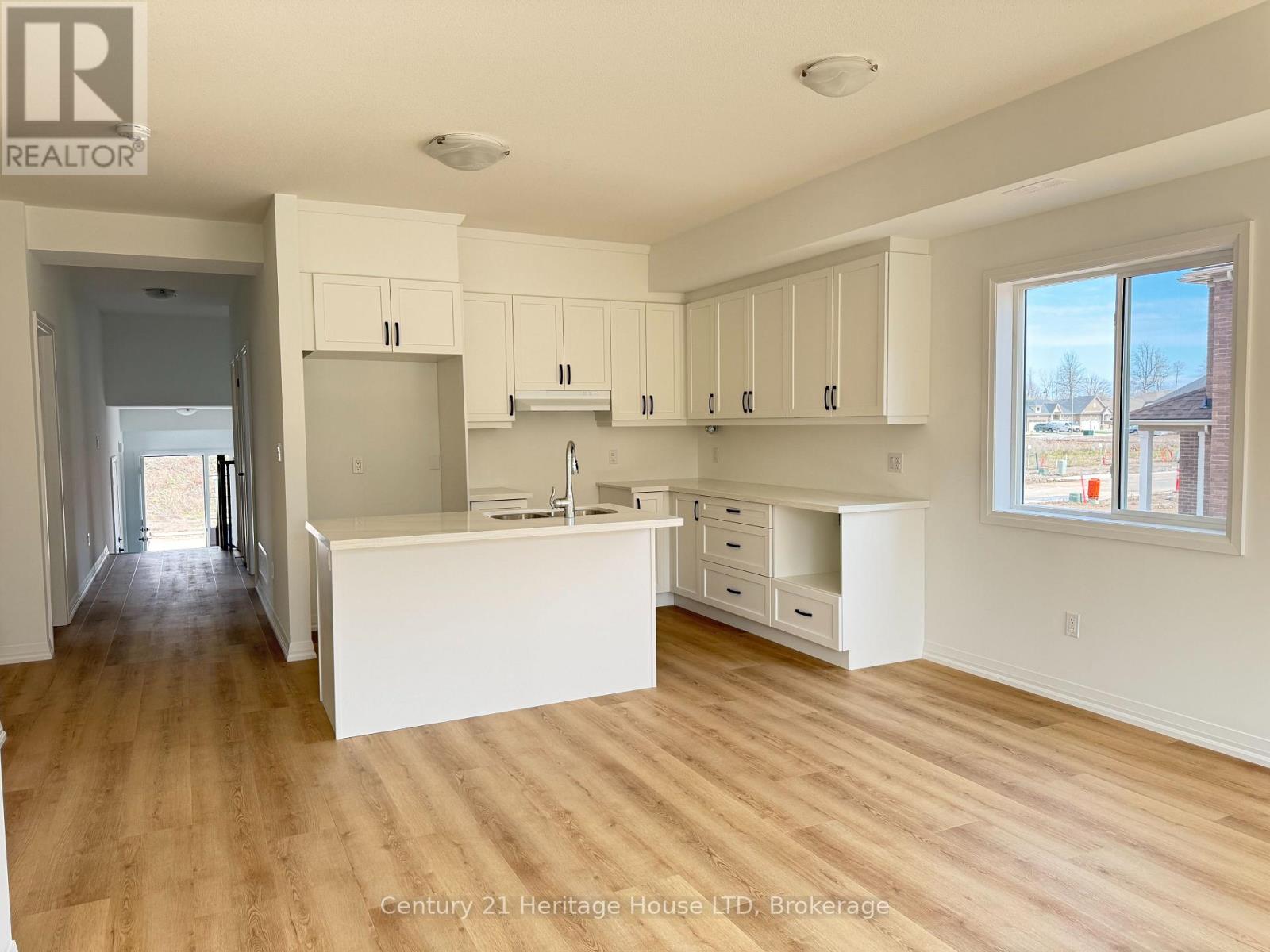 736 Burwell Street, Fort Erie, Ontario  L2A 0E2 - Photo 3 - X13032438