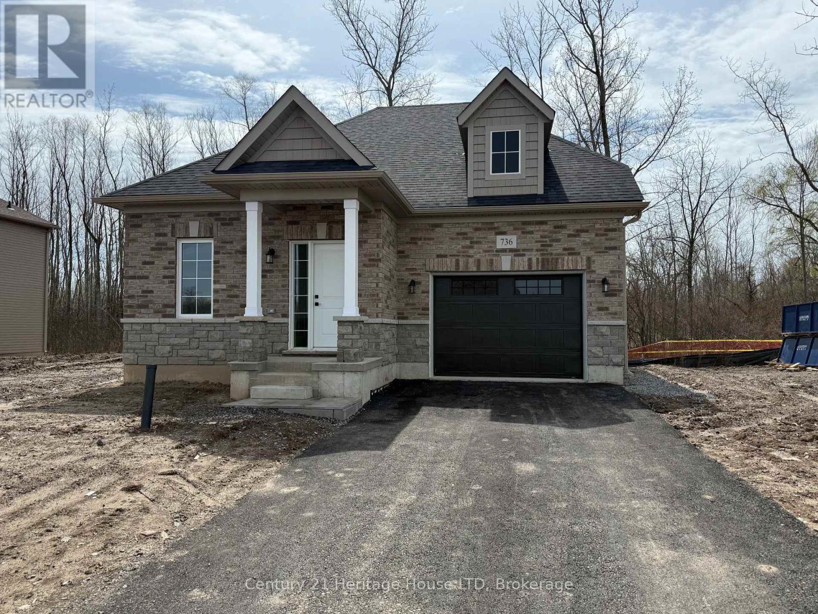 736 Burwell Street, Fort Erie, Ontario  L2A 0E2 - Photo 1 - X13032444