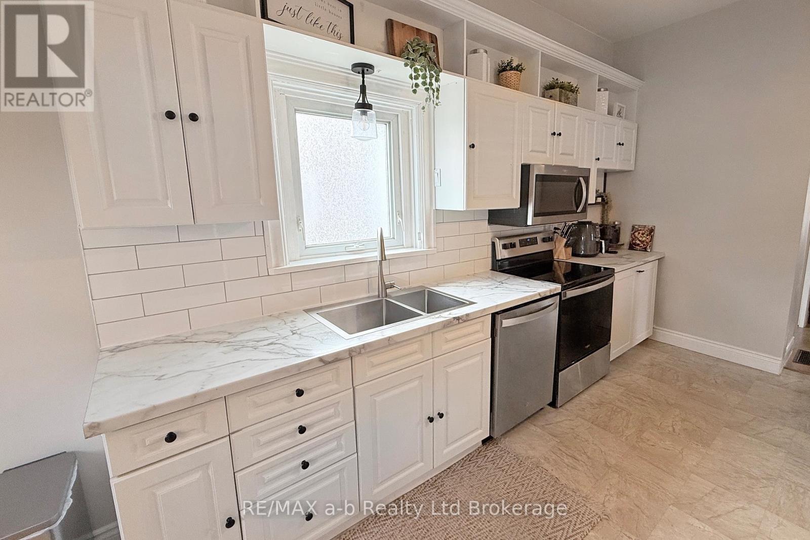 688 Henry Street, Woodstock, Ontario  N4S 1Y3 - Photo 13 - X13032432