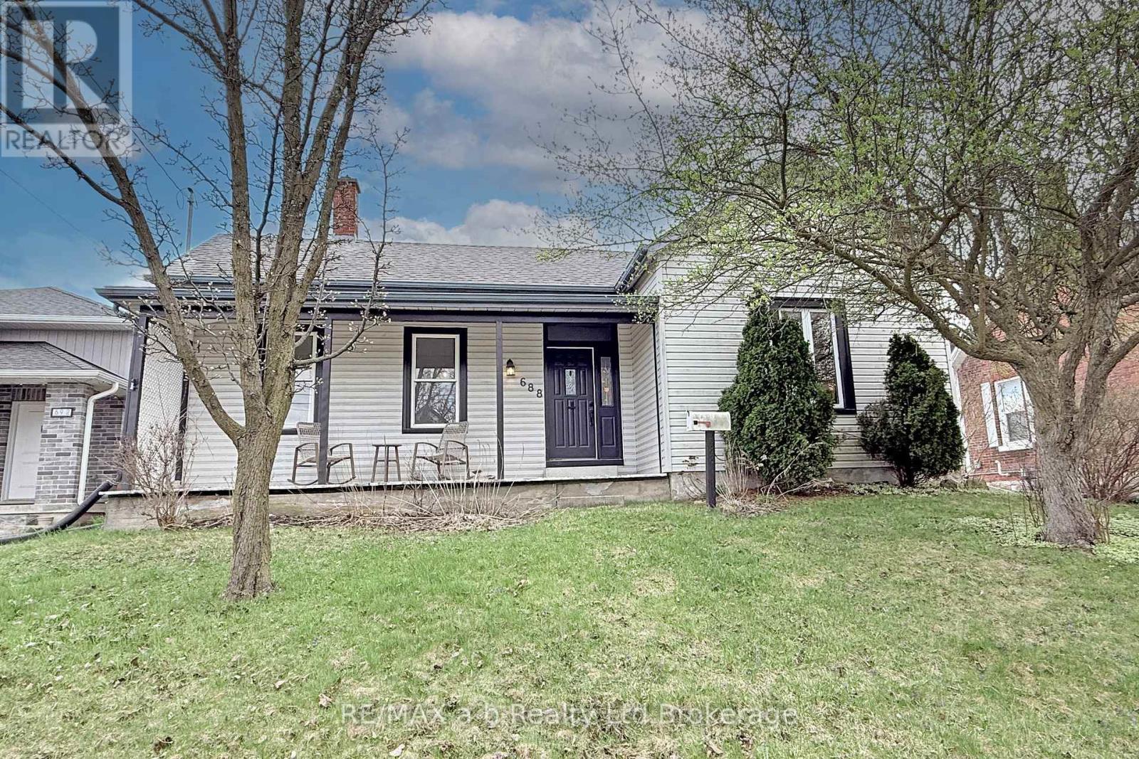 688 Henry Street, Woodstock, Ontario  N4S 1Y3 - Photo 2 - X13032432