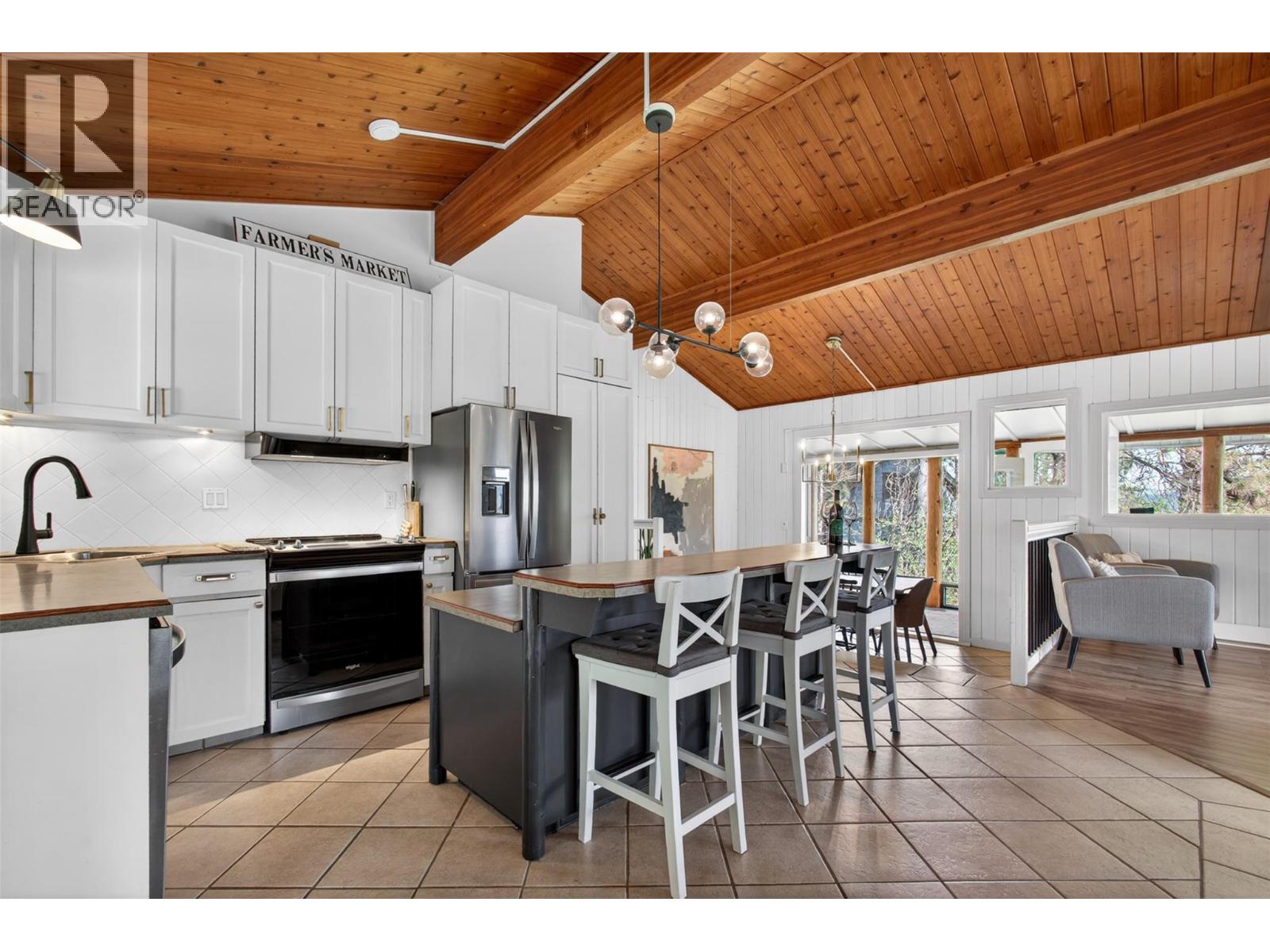 374 Kildare Way, Vernon, British Columbia  V1H 2C7 - Photo 5 - 10383235