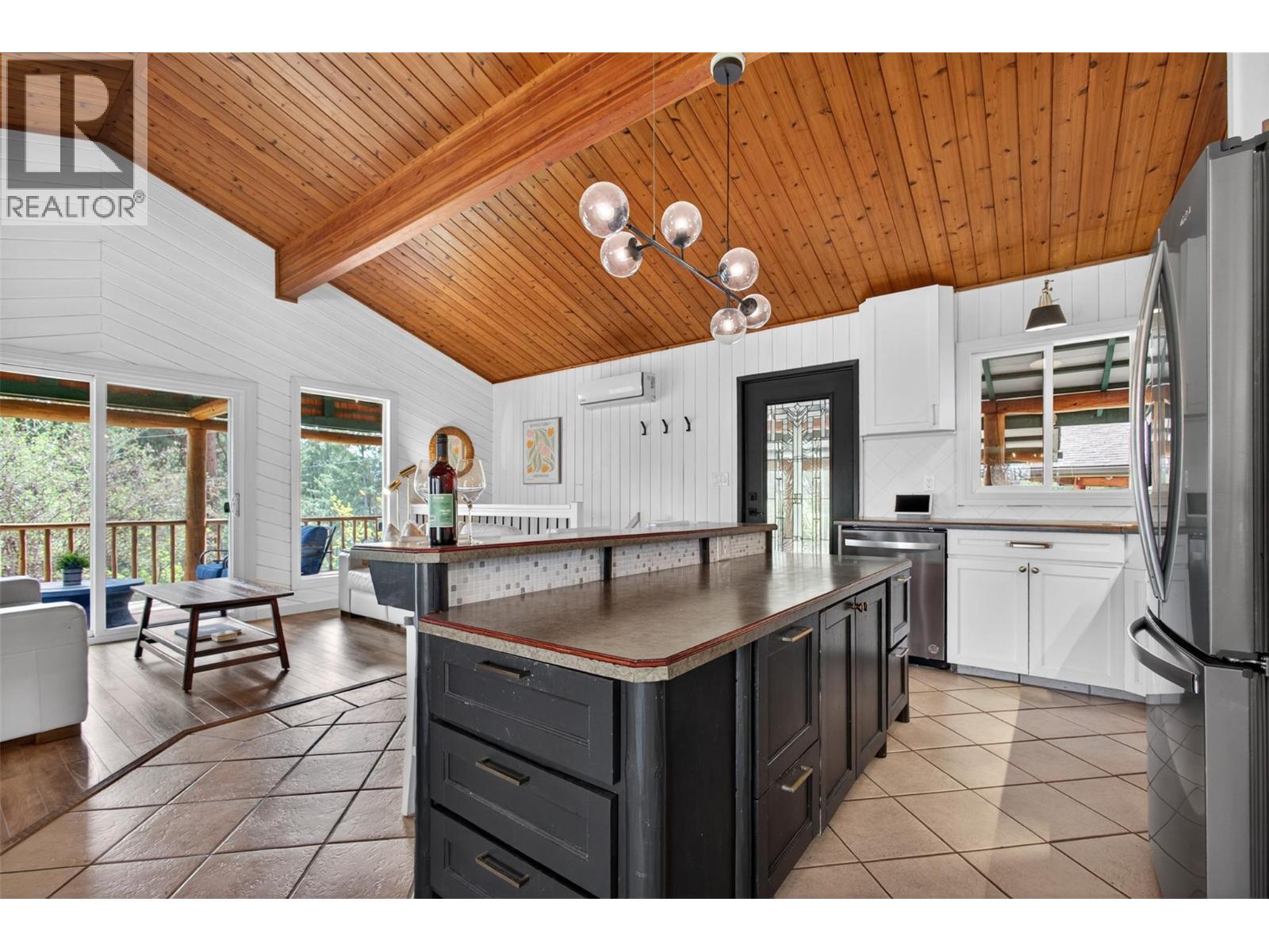 374 Kildare Way, Vernon, British Columbia  V1H 2C7 - Photo 6 - 10383235