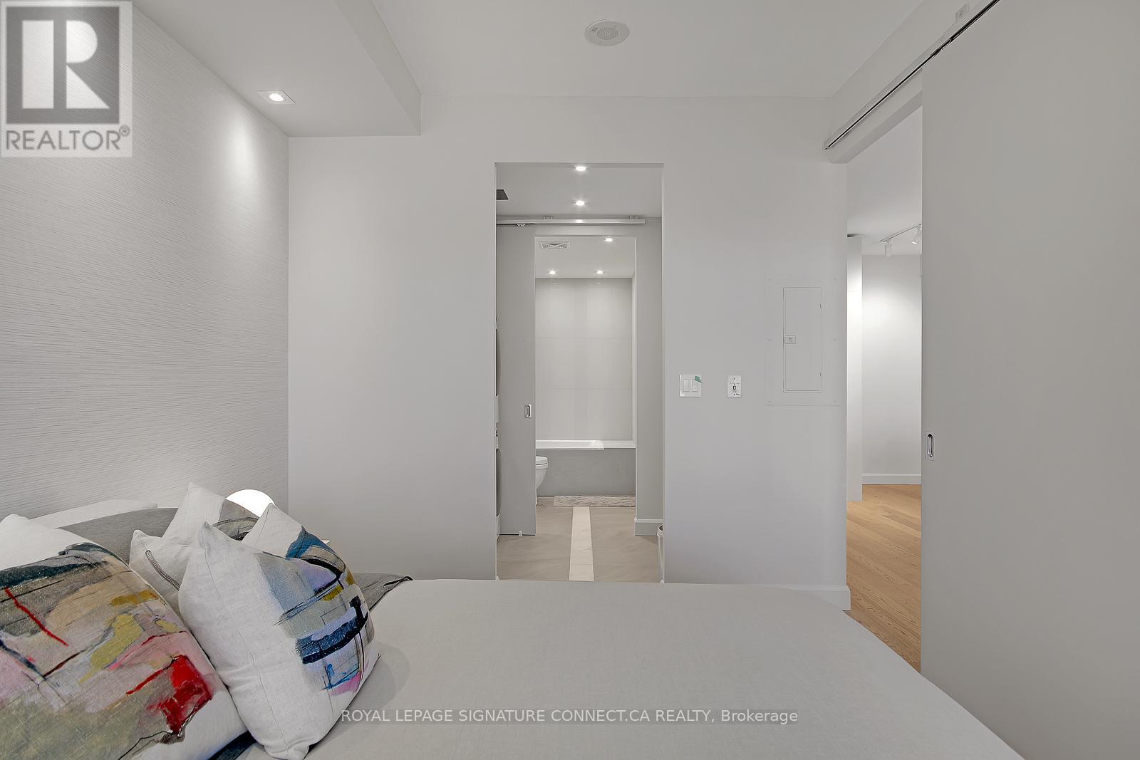 1204 - 1 Shaw Street, Toronto, Ontario  M6K 0A1 - Photo 12 - C13032526